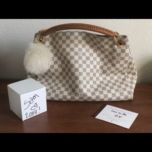 SOLD Louis Vuitton Artsy MM
